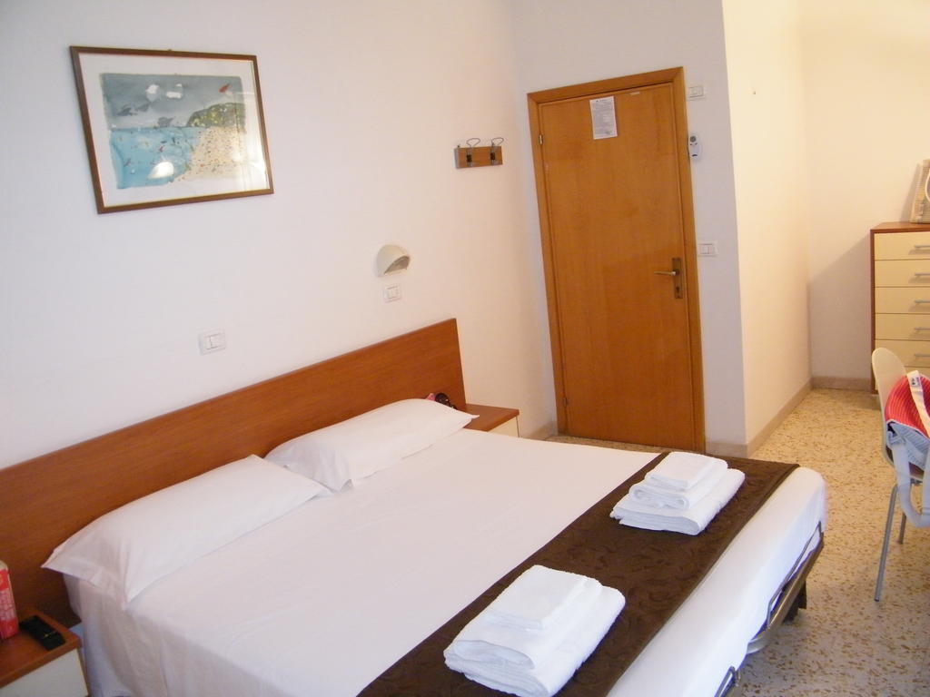 קאטוליקה Hotel Nuovo Fiore חדר תמונה