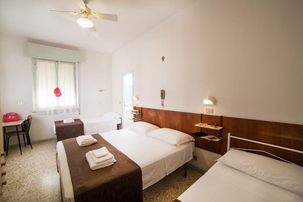 קאטוליקה Hotel Nuovo Fiore חדר תמונה