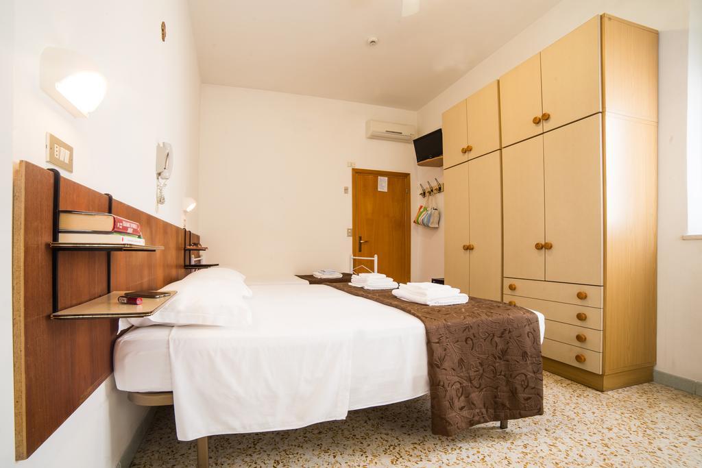 קאטוליקה Hotel Nuovo Fiore חדר תמונה