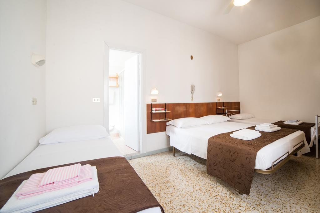 קאטוליקה Hotel Nuovo Fiore חדר תמונה