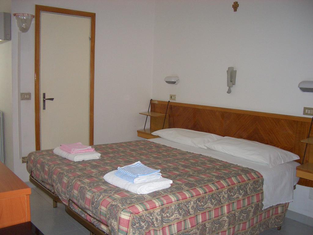קאטוליקה Hotel Nuovo Fiore חדר תמונה
